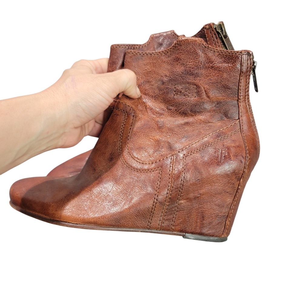 Frye Carson Wedge Bootie Womens 7M Cognac Brown Leather Back Zip Ankle 3470655